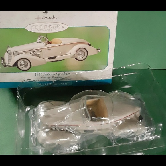Hallmark Keepsake - 1935 Auburn Speedster - 2000 Vintage Car Ornament - Picture 3 of 3